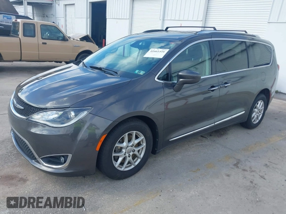 2020 Chrysler Pacifica Touring L z VIN 2C4RC1BG7LR284994, wystawiony jako IAAI lot #41661416 z przebiegiem 101 257 mil mil oraz . Historia ofert i sprzedaży dostępna na DreamBid. Obrazek 17.