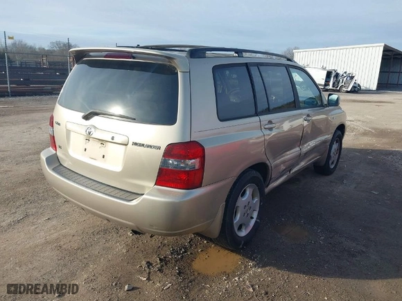 2004 Toyota Highlander with VIN JTEDP21A340025105, listed as a IAAI auction lot 41600732 with 221,239 mi miles. Bid and sale history available at carsss.com. Image 4.