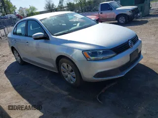 2014 Volkswagen Jetta Sedan SE with VIN 3VWD17AJ3EM362999, listed as a IAAI auction lot 41978737 with 121,178 mi miles. Bid and sale history available at carsss.com. Image 1.