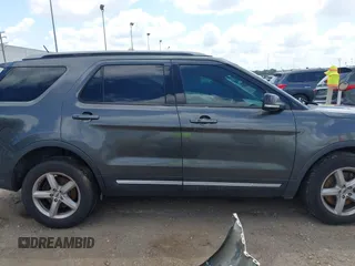 2018 Ford Explorer XLT z VIN 1FM5K7D8XJGC53906, wystawiony jako IAAI lot #42381320 z przebiegiem 142 782 mil mil oraz . Historia ofert i sprzedaży dostępna na DreamBid. Obrazek 13.
