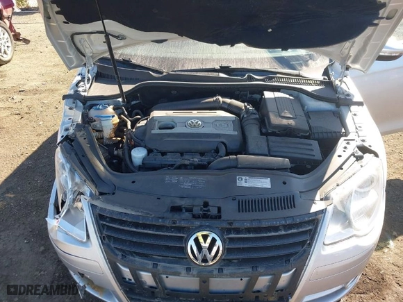 2010 Volkswagen Eos Komfort with VIN WVWBA7AH1AV023634, listed as a IAAI auction lot 40635291 with 42,152 mi miles. Bid and sale history available at carsss.com. Image 10.
