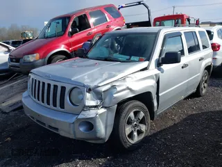 2008 Jeep Patriot Sport z VIN 1J8FF28W78D749498, wystawiony jako IAAI lot #42176034 z przebiegiem 154 625 mil mil oraz . Historia ofert i sprzedaży dostępna na DreamBid. Obrazek 2.