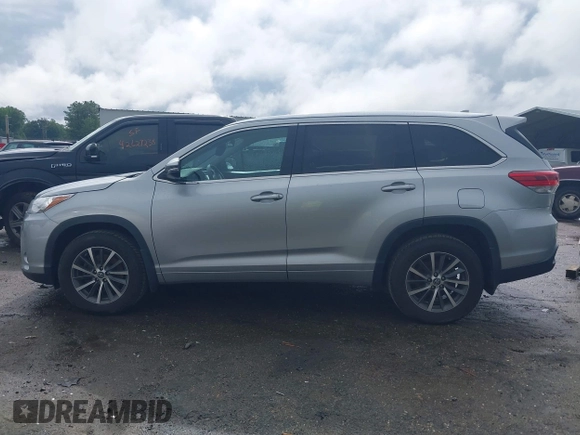 2018 Toyota Highlander SE с VIN 5TDJZRFH1JS545568, выставлен на аукционе IAAI как лот 42582513 с пробегом 120 695 миль миль и . История ставок и продаж доступна на DreamBid. Изображение 14.