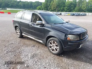 2013 Volvo XC90 Premier Plus z VIN YV4952CY6D1638322, wystawiony jako IAAI lot #42519340 z przebiegiem Nie podano mil oraz . Historia ofert i sprzedaży dostępna na DreamBid. Obrazek 1.