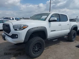 2017 Toyota Tacoma SR5 z VIN 5TFCZ5AN1HX116806, wystawiony jako IAAI lot #41839628 z przebiegiem 90 197 mil mil oraz . Historia ofert i sprzedaży dostępna na DreamBid. Obrazek 2.