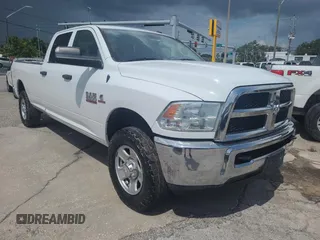 2018 Ram 2500 Tradesman z VIN 3C6UR5HL4JG287673, wystawiony jako Copart lot #61835125 z przebiegiem 155 340 mil mil oraz Czysty tytuł • Clean title. Historia ofert i sprzedaży dostępna na DreamBid. Obrazek 1.