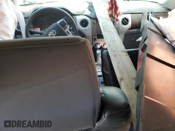 2018 Toyota Tundra SR5 z VIN 5TFDW5F11JX771458, wystawiony jako Copart lot #49687745 z przebiegiem 129 964 mil mil oraz Szkoda całkowita • Salvage title. Historia ofert i sprzedaży dostępna na DreamBid. Obrazek 8.