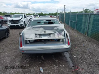 1998 Cadillac DeVille z VIN 1G6KD54Y7WU740871, wystawiony jako IAAI lot #42259686 z przebiegiem 124 542 mil mil oraz . Historia ofert i sprzedaży dostępna na DreamBid. Obrazek 16.