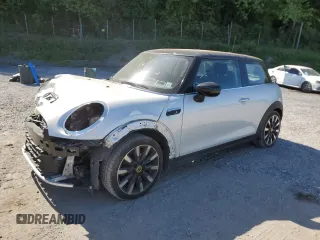 2022 MINI Hardtop Cooper SE z VIN WMW13DJ02N2R93429, wystawiony jako Copart lot #57773575 z przebiegiem 40 969 mil mil oraz Szkoda całkowita • Salvage title. Historia ofert i sprzedaży dostępna na DreamBid. Obrazek 1.