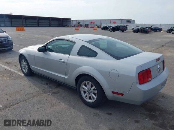 2007 Ford Mustang Deluxe with VIN 1ZVFT80N475370373, listed as a IAAI auction lot 41944197 with 175,077 mi miles. Bid and sale history available at carsss.com. Image 3.