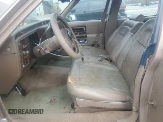 1990 Cadillac Brougham z VIN 1G6DW54Y1LR710024, wystawiony jako Copart lot #88406975 z przebiegiem 183 170 mil mil oraz Tytuł czysty. Historia ofert i sprzedaży dostępna na DreamBid. Obrazek 7.