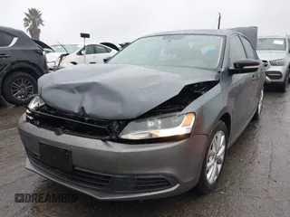2011 Volkswagen Jetta Sedan SE PZEV with VIN 3VWDZ7AJ3BM332471, listed as a IAAI auction lot 41732964 with 168,920 mi miles. Bid and sale history available at carsss.com. Image 6.
