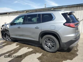 2025 GMC Acadia AWD Elevation z VIN 1GKENNRS6SJ209902, wystawiony jako Copart lot #52977065 z przebiegiem 1 540 mil mil oraz Czysty tytuł • Clean title. Historia ofert i sprzedaży dostępna na DreamBid. Obrazek 2.