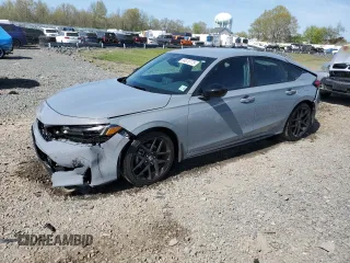 2025 Honda Civic Sport z VIN 19XFL2H83SE011575, wystawiony jako Copart lot #54015775 z przebiegiem 3001 mil mil oraz Szkody całkowita. Historia ofert i sprzedaży dostępna na DreamBid. Obrazek 1.