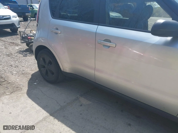 2014 Kia Soul with VIN KNDJN2A20E7738784, listed as a IAAI auction lot 42102980 with 139,242 mi miles. Bid and sale history available at carsss.com. Image 13.