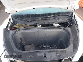 2021 Tesla Model Y Performance z VIN 5YJYGDEF2MF133739, wystawiony jako IAAI lot #41226429 z przebiegiem 58 502 mil mil oraz . Historia ofert i sprzedaży dostępna na DreamBid. Obrazek 10.