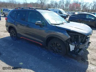 2021 Subaru Forester Sport with VIN JF2SKARC3MH438512, listed as a IAAI auction lot 41870777 with 33,530 mi miles. Bid and sale history available at carsss.com. Image 1.