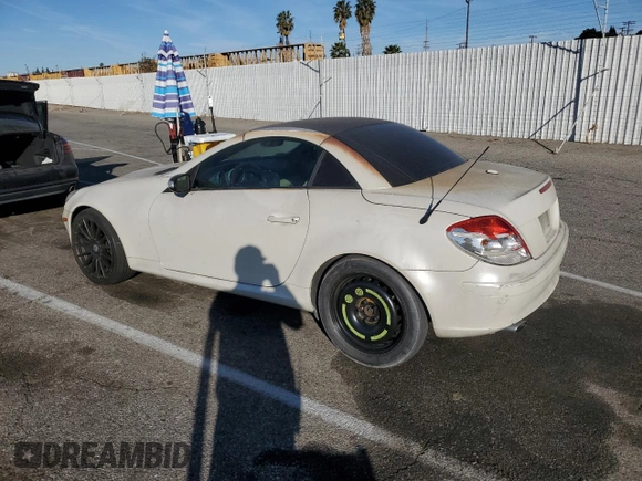 2007 Mercedes-Benz SLK-Class 3.0L with VIN WDBWK54F67F152564, listed as a Copart auction lot 41885365 with 136,566 mi miles and Salvage Title. Bid and sale history available at carsss.com. Image 2.