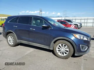 2017 Kia Sorento LX with VIN 5XYPGDA5XHG334764, listed as a Copart auction lot 62677035 with 60,488 mi miles and Salvage title. Bid and sale history available at DreamBid. Image 4.
