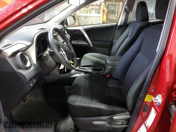 2017 Toyota RAV4 LE z VIN JTMBFREV7HJ123820, wystawiony jako Copart lot #56387685 z przebiegiem 35 008 mil mil oraz Szkoda całkowita • Salvage title. Historia ofert i sprzedaży dostępna na DreamBid. Obrazek 7.