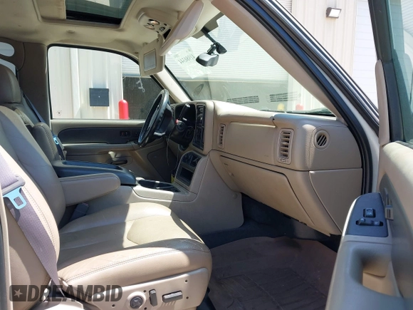 2004 Chevrolet Avalanche Z71 with VIN 3GNEK12T44G315079, listed as a IAAI auction lot 41980344 with 210,749 mi miles. Bid and sale history available at carsss.com. Image 5.