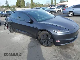 2024 Tesla Model 3 z VIN 5YJ3E1EA7RF736647, wystawiony jako IAAI lot #41372410 z przebiegiem 12 889 mil mil oraz . Historia ofert i sprzedaży dostępna na DreamBid. Obrazek 1.
