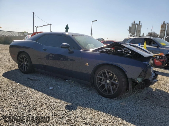 2016 Dodge Challenger R/T Scat Pack z VIN 2C3CDZFJ2GH284912, wystawiony jako Copart lot #52723285 z przebiegiem 130 996 mil mil oraz Szkody całkowita. Historia ofert i sprzedaży dostępna na DreamBid. Obrazek 4.