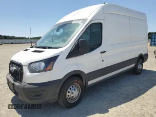 2024 Ford Transit Cargo z VIN 1FTBR2X8XRKA11725, wystawiony jako Copart lot #57682345 z przebiegiem 53 975 mil mil oraz Tytuł czysty. Historia ofert i sprzedaży dostępna na DreamBid. Obrazek 1.