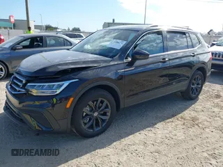2024 Volkswagen Tiguan SE z VIN 3VV3B7AX8RM192033, wystawiony jako IAAI lot #41568271 z przebiegiem 2 851 mil mil oraz . Historia ofert i sprzedaży dostępna na DreamBid. Obrazek 18.