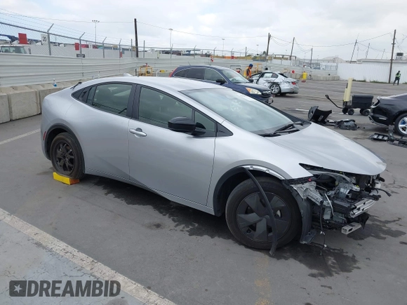 2024 Toyota Prius LE z VIN JTDACAAU2R3019020, wystawiony jako IAAI lot #42128983 z przebiegiem 42 049 mil mil oraz . Historia ofert i sprzedaży dostępna na DreamBid. Obrazek 1.