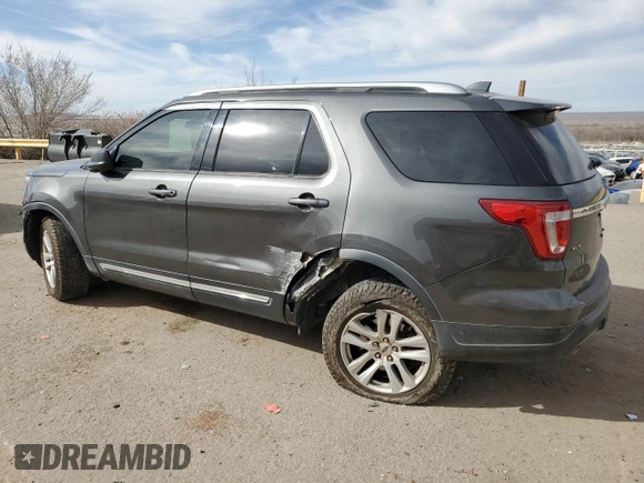 2018 Ford Explorer XLT with VIN 1FM5K8D81JGB31179, listed as a Copart auction lot 44733125 with 123,541 mi miles and Salvage Title. Bid and sale history available at carsss.com. Image 2.