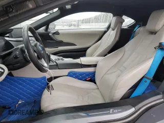 2015 BMW i8 z VIN WBY2Z2C53FV391673, wystawiony jako Copart lot #45827224 z przebiegiem 16 299 mil mil oraz . Historia ofert i sprzedaży dostępna na DreamBid. Obrazek 7.