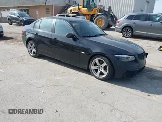 2008 BMW 3 Series 328xi z VIN WBAVC93548K045013, wystawiony jako IAAI lot #42183945 z przebiegiem 118 454 mil mil oraz . Historia ofert i sprzedaży dostępna na DreamBid. Obrazek 1.