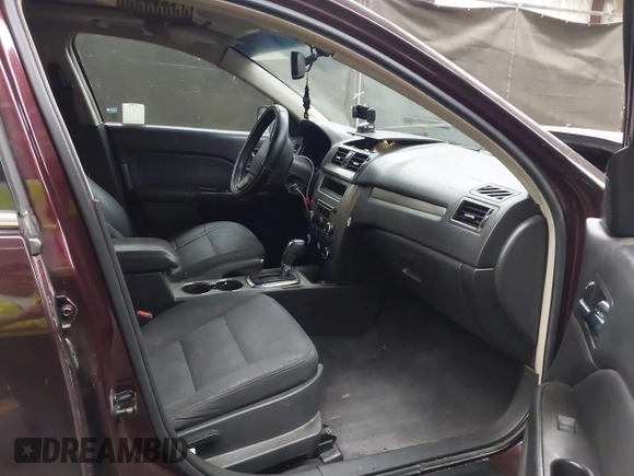 2011 Ford Fusion SE with VIN 3FAHP0HA3BR345933, listed as a IAAI auction lot 42008980 with 147,076 mi miles. Bid and sale history available at carsss.com. Image 5.
