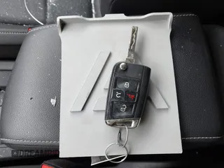2021 Volkswagen Tiguan SE z VIN 3VV3B7AXXMM101773, wystawiony jako IAAI lot #42358588 z przebiegiem 105 629 mil mil oraz . Historia ofert i sprzedaży dostępna na DreamBid. Obrazek 11.