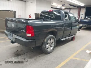2018 Ram 1500 Express z VIN 1C6RR7FG3JS345868, wystawiony jako IAAI lot #41776664 z przebiegiem 57 913 mil mil oraz . Historia ofert i sprzedaży dostępna na DreamBid. Obrazek 4.