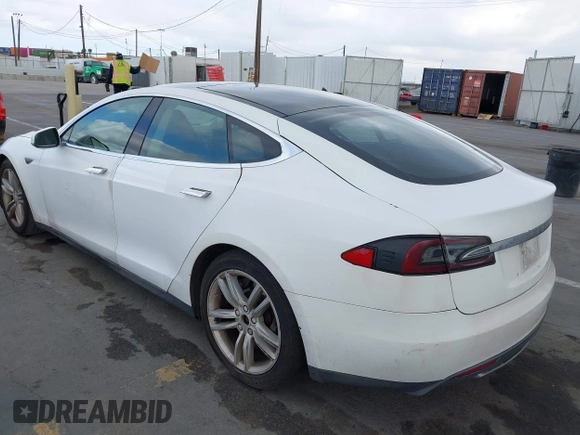 2014 Tesla Model S 60 with VIN 5YJSA1H14EFP34738, listed as a IAAI auction lot 42132117 with 120,898 mi miles and . Bid and sale history available at DreamBid. Image 3.