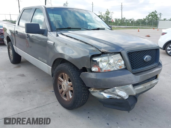 2005 Ford F-150 XLT z VIN 1FTRW12W55KF12801, wystawiony jako IAAI lot #42071518 z przebiegiem 462 561 mil mil oraz . Historia ofert i sprzedaży dostępna na DreamBid. Obrazek 6.