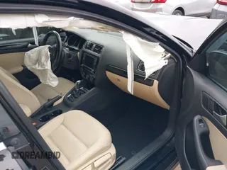 2017 Volkswagen Jetta SEL z VIN 3VWL17AJ1HM406515, wystawiony jako IAAI lot #42660560 z przebiegiem 88 253 mil mil oraz . Historia ofert i sprzedaży dostępna na DreamBid. Obrazek 5.