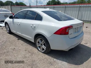 2014 Volvo S60 T5 z VIN YV1612FSXE2277644, wystawiony jako IAAI lot #42405453 z przebiegiem Nie podano mil oraz . Historia ofert i sprzedaży dostępna na DreamBid. Obrazek 3.