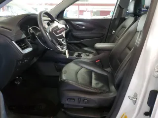 2022 GMC Terrain SLT z VIN 3GKALVEV1NL125357, wystawiony jako Copart lot #45694985 z przebiegiem 42 334 mil mil oraz Szkoda całkowita • Salvage title. Historia ofert i sprzedaży dostępna na DreamBid. Obrazek 7.