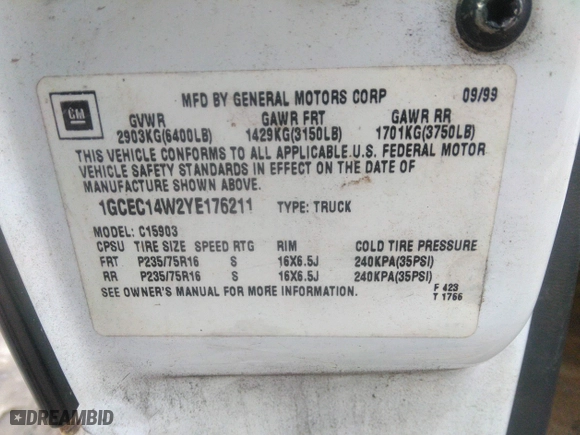 2000 Chevrolet Silverado 1500 with VIN 1GCEC14W2YE176211, listed as a IAAI auction lot 41393061 with 303,167 mi miles. Bid and sale history available at carsss.com. Image 9.