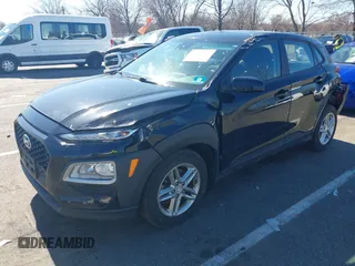 2020 Hyundai Kona SE z VIN KM8K1CAA7LU488743, wystawiony jako IAAI lot #41833649 z przebiegiem 62 228 mil mil oraz . Historia ofert i sprzedaży dostępna na DreamBid. Obrazek 2.