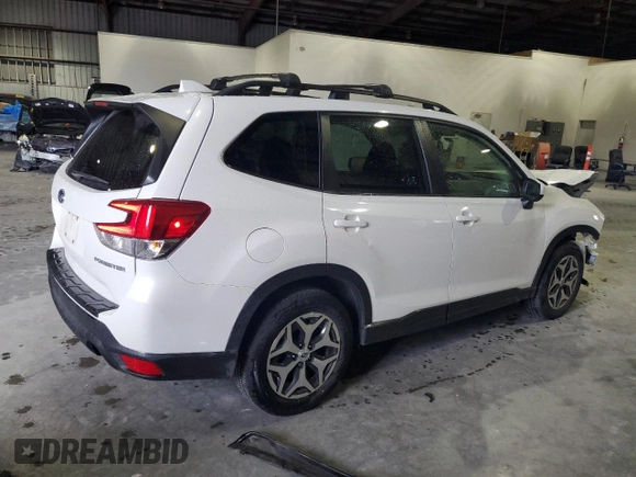2023 Subaru Forester Premium with VIN JF2SKADCXPH519342, listed as a Copart auction lot 59491745 with 25,581 mi miles and Salvage title. Bid and sale history available at DreamBid. Image 3.