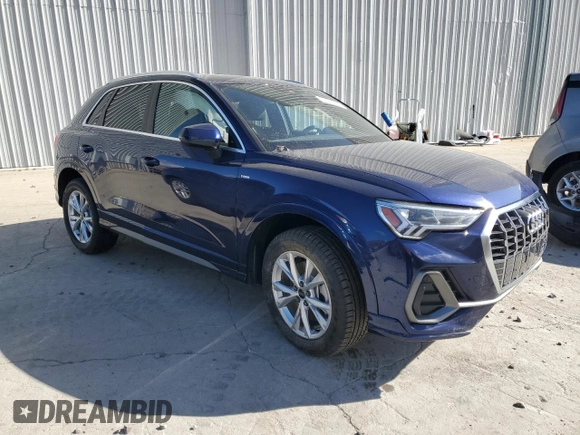 2025 Audi Q3 S line Premium z VIN WA1DECF34S1001830, wystawiony jako Copart lot #48467995 z przebiegiem 1 723 mil mil oraz Czysty tytuł • Clean title. Historia ofert i sprzedaży dostępna na DreamBid. Obrazek 4.