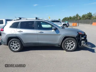 2015 Jeep Cherokee Latitude z VIN 1C4PJMCB0FW749323, wystawiony jako IAAI lot #41852102 z przebiegiem 162 060 mil mil oraz . Historia ofert i sprzedaży dostępna na DreamBid. Obrazek 13.