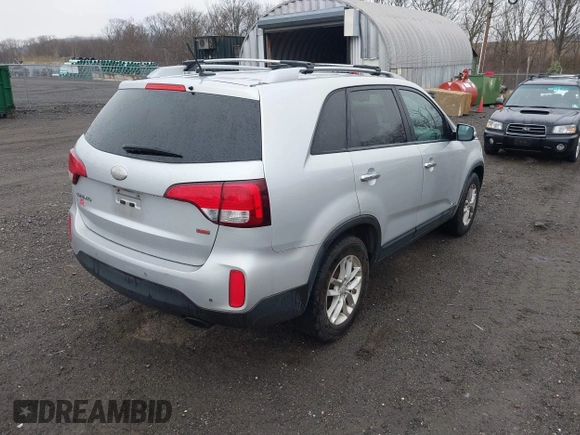 2015 Kia Sorento LX with VIN 5XYKTDA68FG582720, listed as a IAAI auction lot 41872473 with 242,994 mi miles. Bid and sale history available at carsss.com. Image 4.