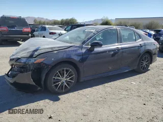 2022 Toyota Camry SE with VIN 4T1T11AK2NU687235, listed as a Copart auction lot 46885475 with 54,701 mi miles and Salvage Title. Bid and sale history available at carsss.com. Image 1.