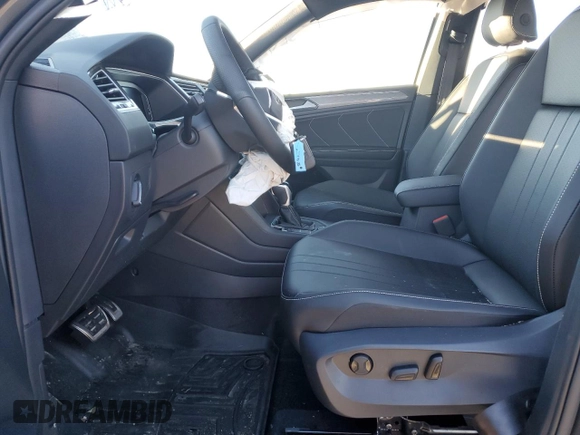 2024 Volkswagen Tiguan SE R-Line Black with VIN 3VV8B7AX9RM129190, listed as a Copart auction lot 88145965 with 3,921 mi miles and Salvage title. Bid and sale history available at DreamBid. Image 7.
