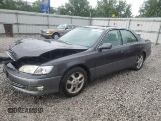 2001 Lexus ES 300 with VIN JT8BF28G110314552, listed as a Copart auction lot 63010705 with 161,411 mi miles and Salvage title. Bid and sale history available at DreamBid. Image 1.